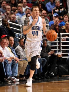 自交易以来：东契奇出战41场拿下28胜，浓眉仅出战14场