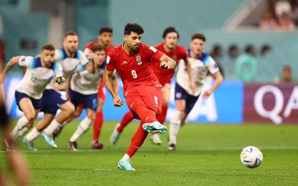 英媒：曼联准备以3000万英镑的价格出售霍伊伦