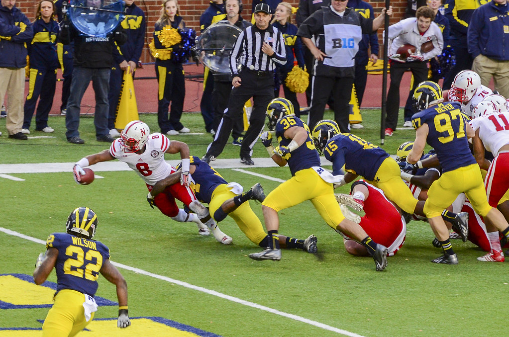 曼城豪取连胜继续领跑