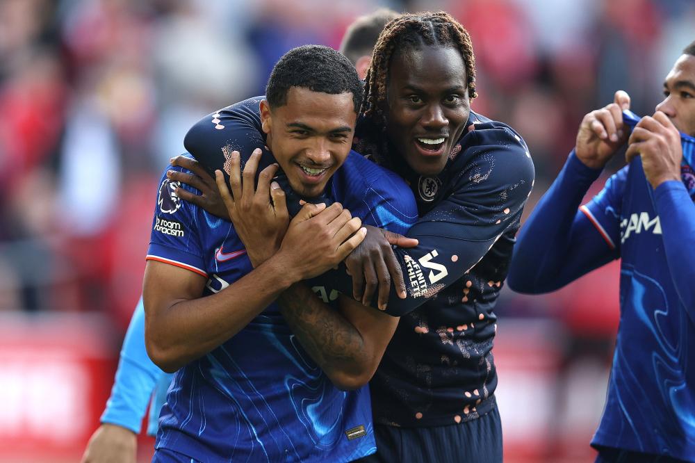 打败了看似无解的梅拉布，彼得-严时隔1975天再次成为了雏量级世界冠军！